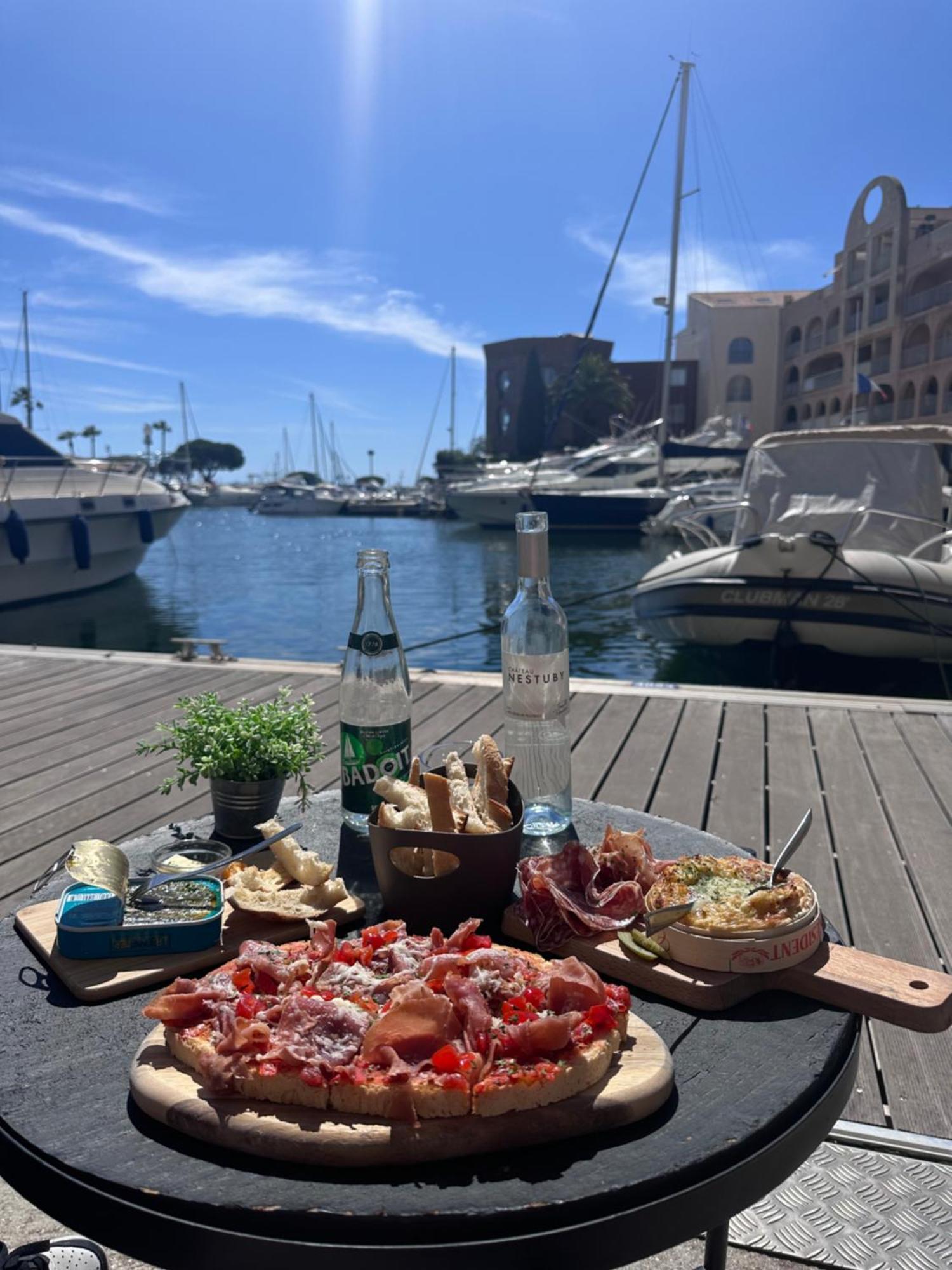 Sejour Au Port Apartamento Hyères Exterior foto