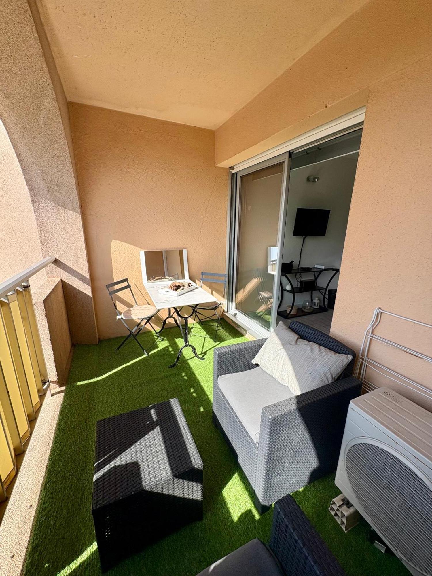 Sejour Au Port Apartamento Hyères Exterior foto